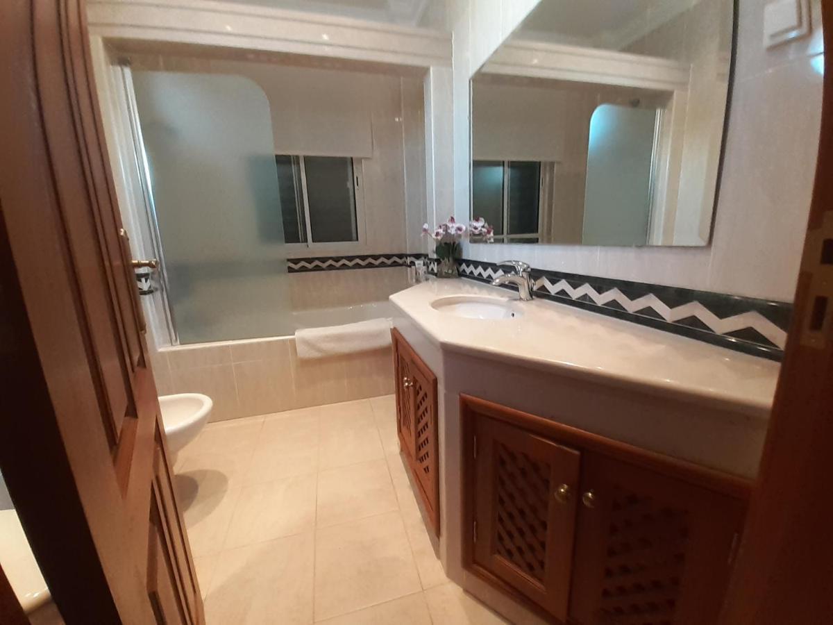 Gale 3 Storey Villa Really On The Beach Albufeira